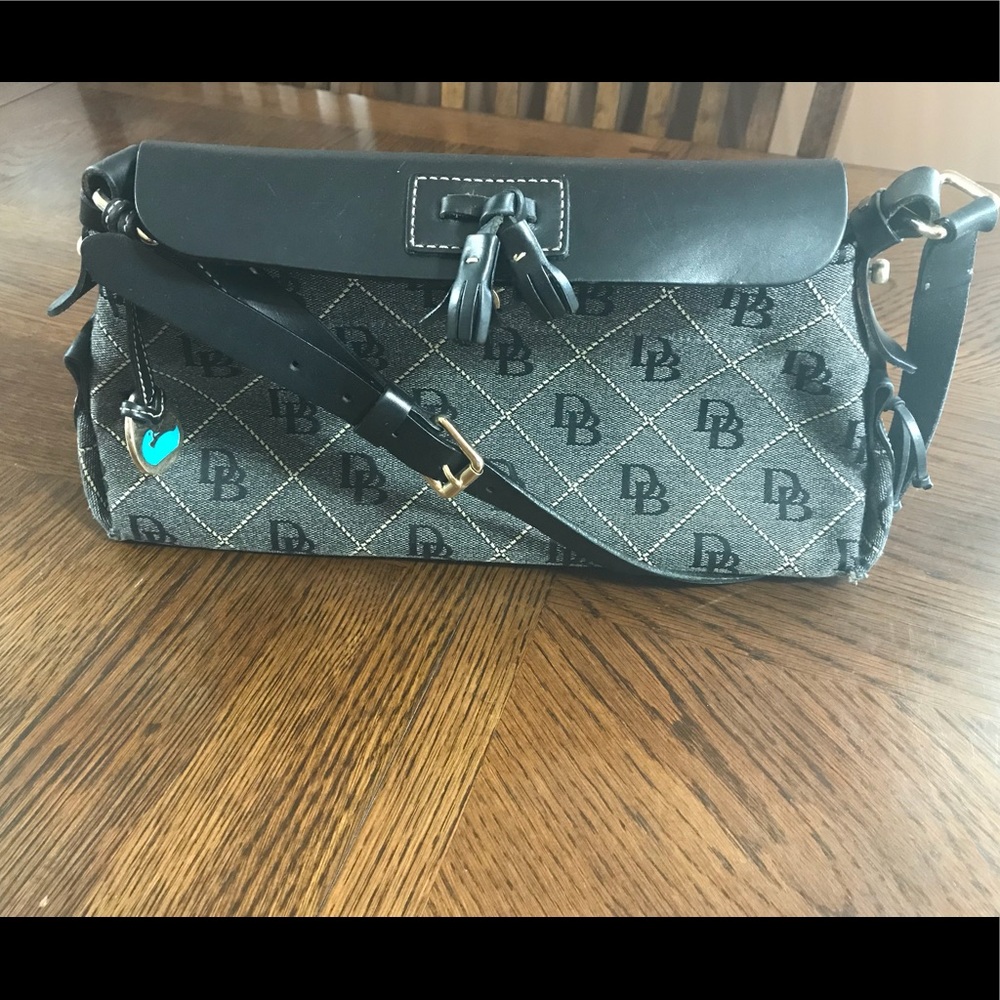 Gently used Dooney & Bourke purse.